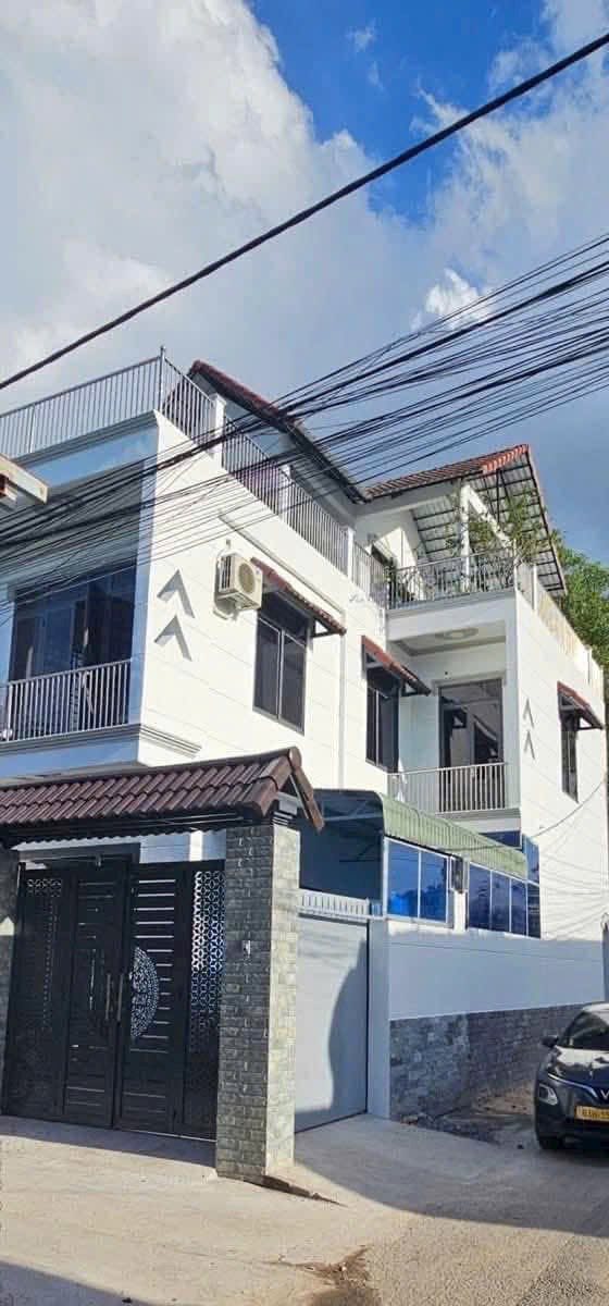 Nhà góc 2 mặt tiền Lái Thiêu kinh doanh sầm uất, giá hời 5.6 tỷ