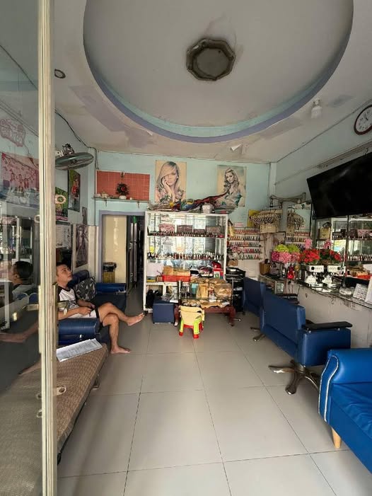 Mặt tiền phố ẩm thực Quận 6, ngang 7,4m, 1 trệt 1 lầu, tách 2 căn cho thuê 15 triệu/tháng