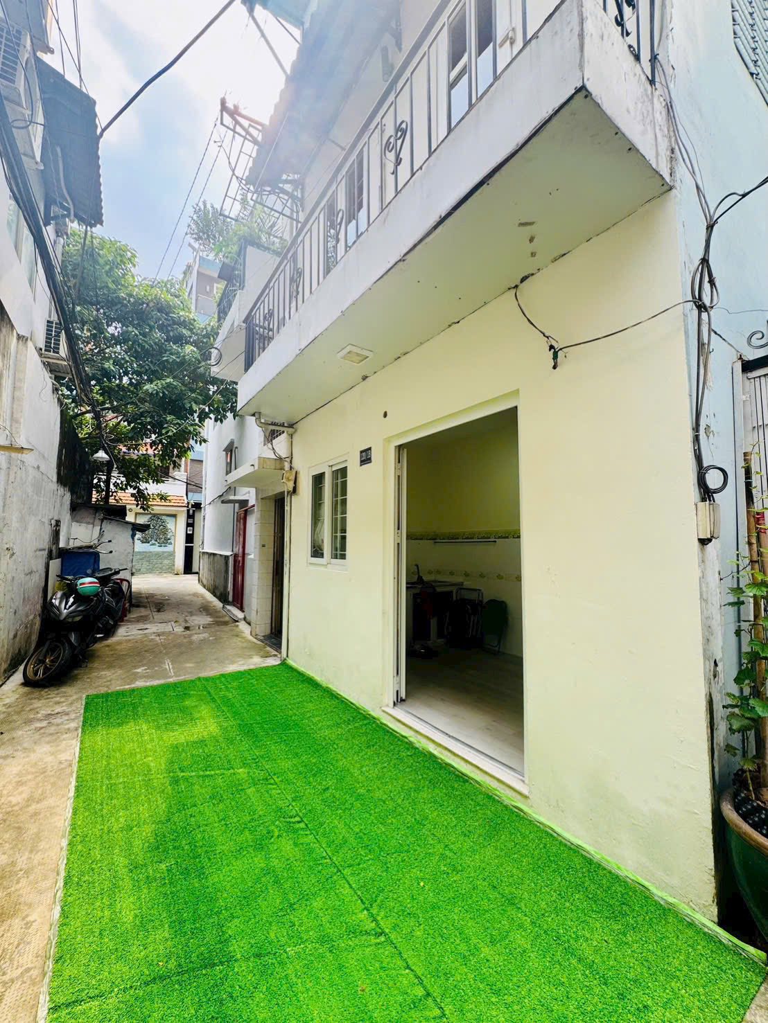 Nhà đẹp 3 tầng, 2 phòng ngủ, ngay hẻm Trần Đình Xu, Quận 1, giá tốt