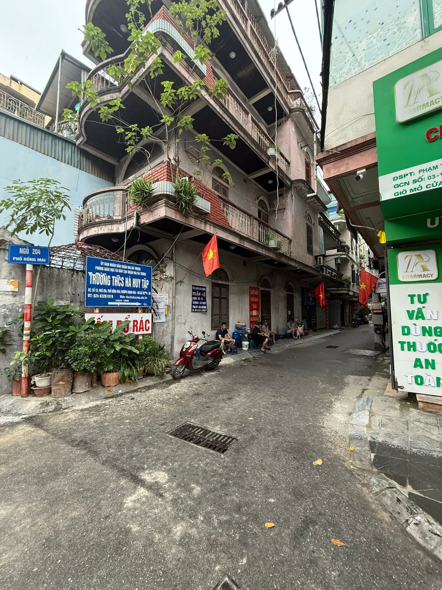 Bán gấp nhà lô góc Minh Khai - 40m2, 4 tầng, ô tô đỗ cửa