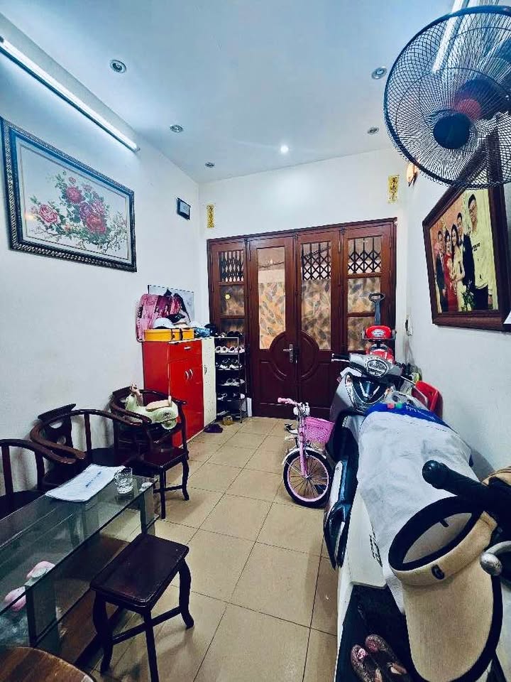 Nhà xinh Quan Hoa, 5 tầng, 30m2, gần phố, giá iu thương