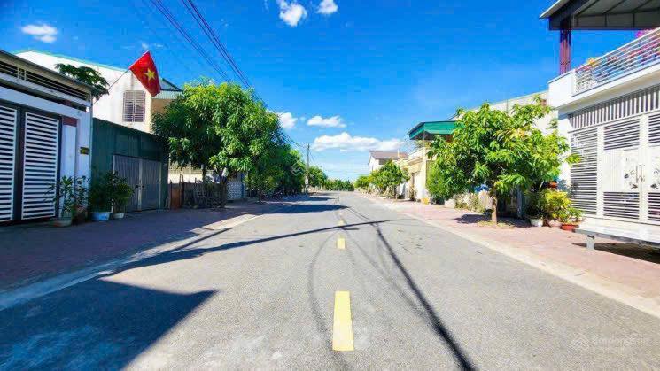 Đất vàng Mai Lộc, mặt tiền rộng, hướng đông nam, lối 2 đường 72m