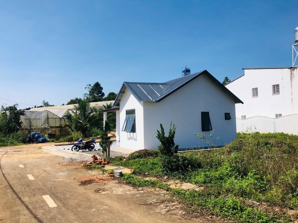 Kính mời quý vị đến chiêm ngưỡng căn nhà mới xây tại trung tâm Lộc An, Bảo Lâm