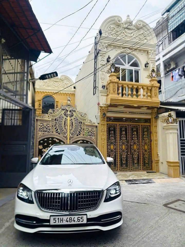 Biệt thự cổ điển, hẻm xe hơi, hướng Đông Nam