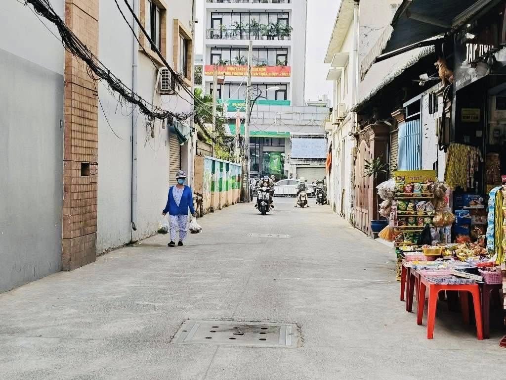 Bán nhà Bình Thạnh, hẻm xe hơi thông, gần Hàng Xanh, 5 tầng, 5 phòng ngủ, nở hậu