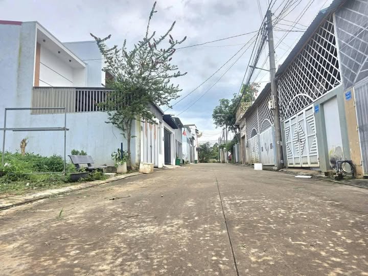 Đất hẻm Y Moan, thổ cư full, 2 ô tô né nhau, giá mềm sèo