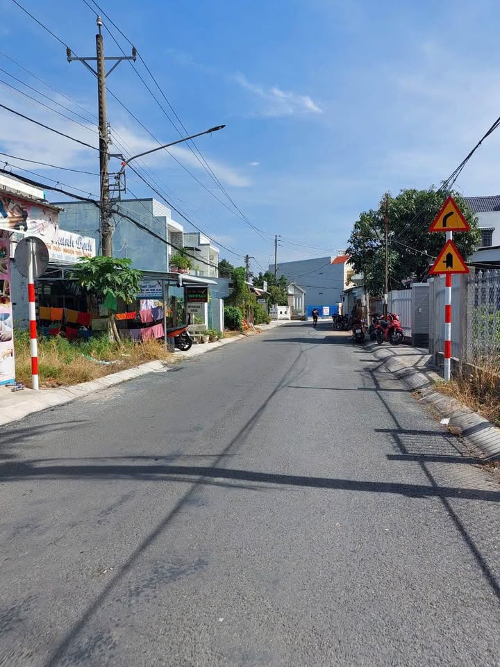 Bán nền đẹp 126,7m2 tại phường Bến Tre, Vĩnh Long sổ sẵn, đường xe 7 chỗ