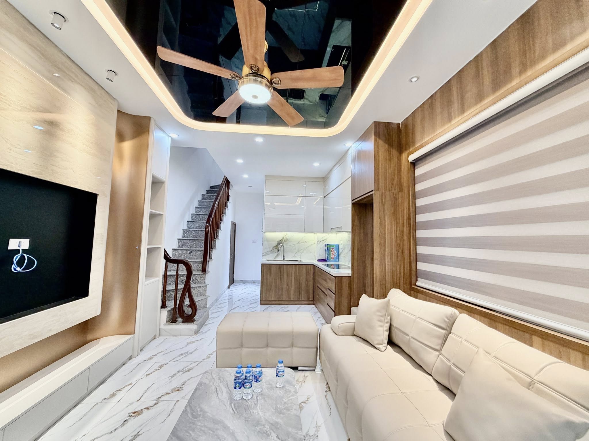 Nhà phân lô Hoàng Ngân - Cầu Giấy 45m², 5 tầng, vỉa hè, ô tô tránh