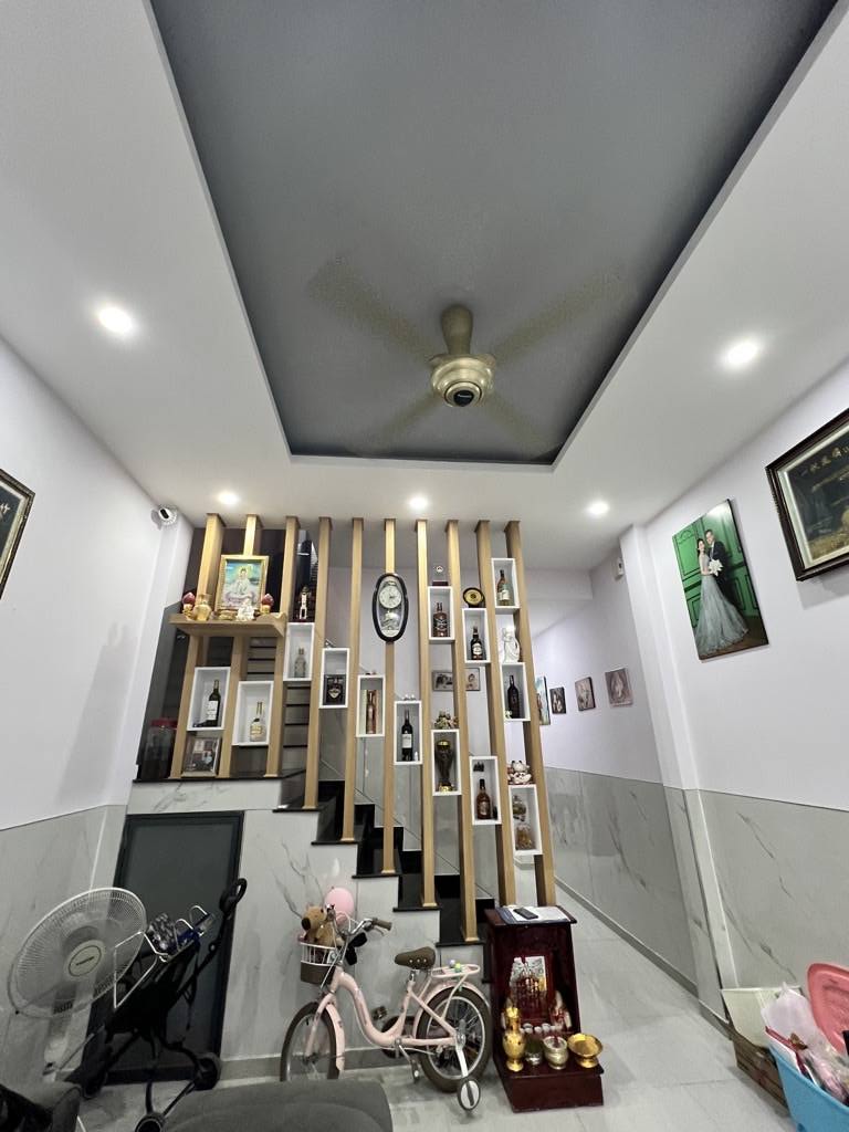 Nhà 3 tầng khu dân trí cao, hẻm xe tải thông đường Lã Xuân Oai, Lò Lu, Quận 9