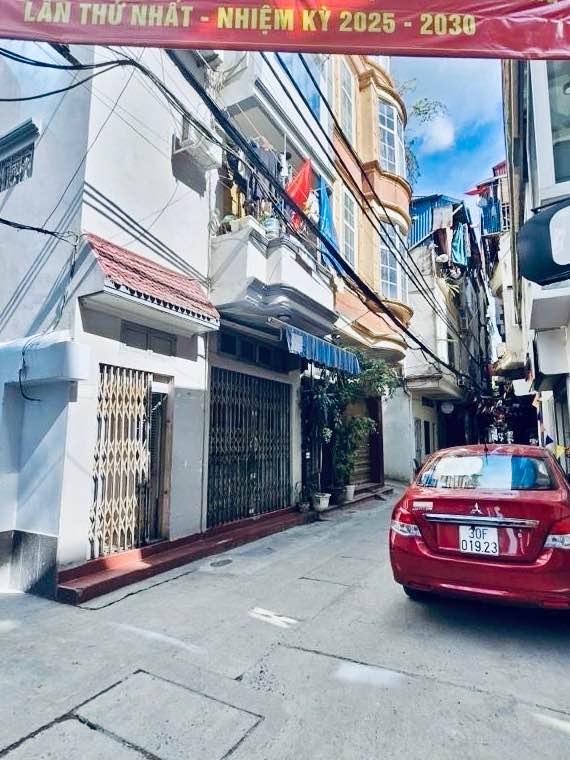 Siêu phẩm phân lô Cầu Giấy ô tô tránh, ngõ rộng 5m, full nội thất cao cấp chỉ 7,18 tỷ