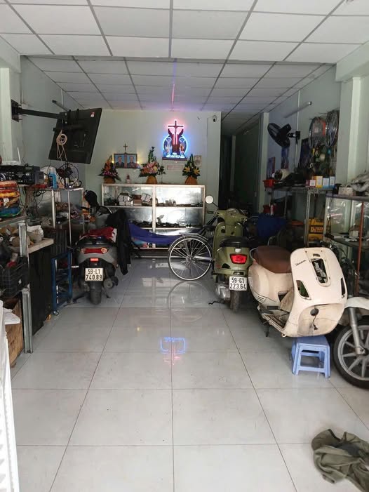 Mặt tiền Tân Thới Hiệp 21, 4m x 11m, 3 phòng ngủ, buôn bán tẹt ga, giá hời