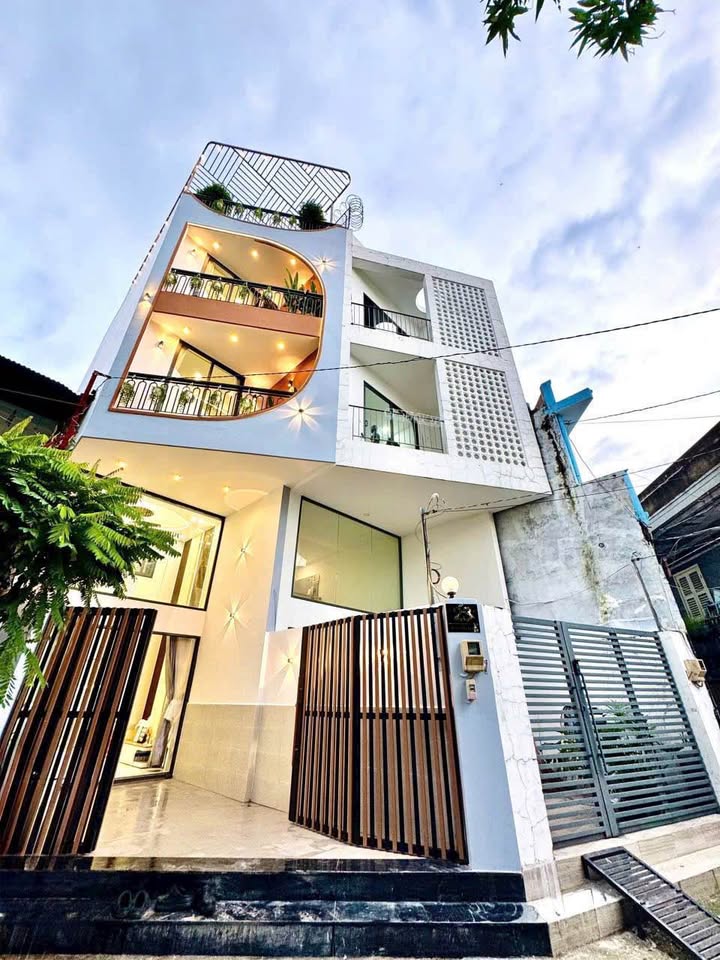 Bán nhà mặt tiền đường Thích Bửu Đăng, Gò Vấp, 5 tầng, 3 phòng ngủ, giá 9.686 tỷ