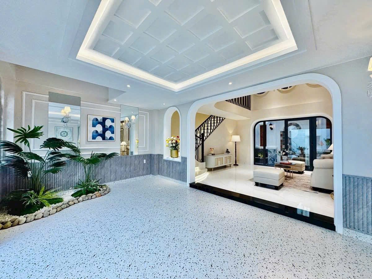 Siêu phẩm nhà tân cổ điển ngang 5.5m tại Gò Vấp, giá 6,98 tỷ