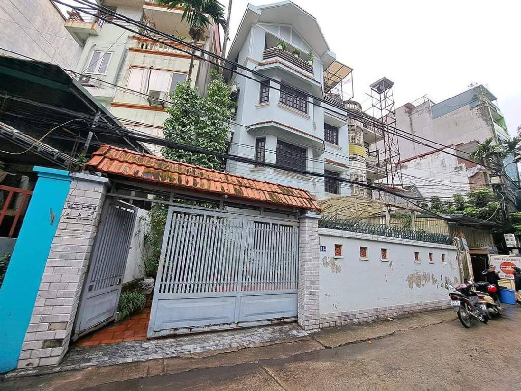 Bán nhà phân lô 180m2, 4 tầng, mặt tiền 9m, kinh doanh sầm uất tại Hoàng Quốc Việt, Hà Nội