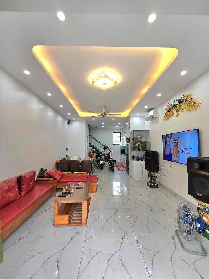 Nhà xinh xắn, full nội thất, sẵn sàng đón chủ mới