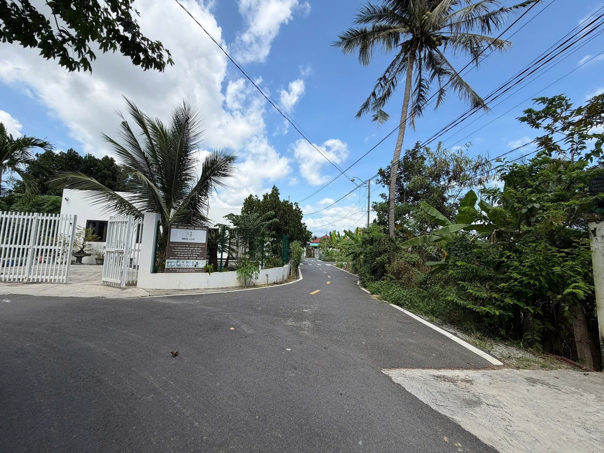 Bán gấp lô đất 92m² mặt tiền đường nhựa, giá 630 triệu, sổ hồng riêng tại thôn Tân Khánh, xã Suối Hiệp, Khánh Hòa.