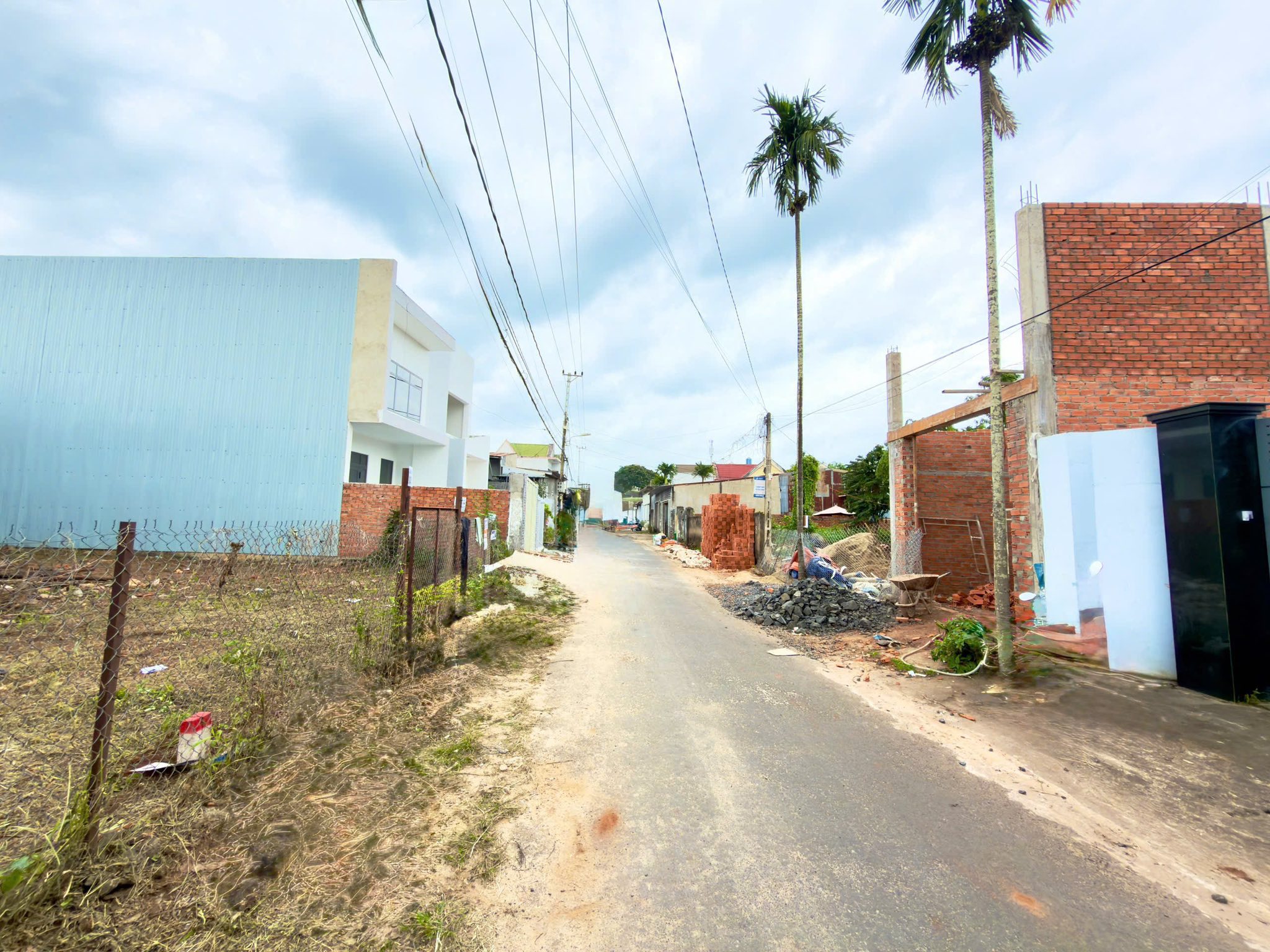 Đất mặt tiền đường Trần Can, gần Đại học Tây Nguyên, khu dân cư sầm uất