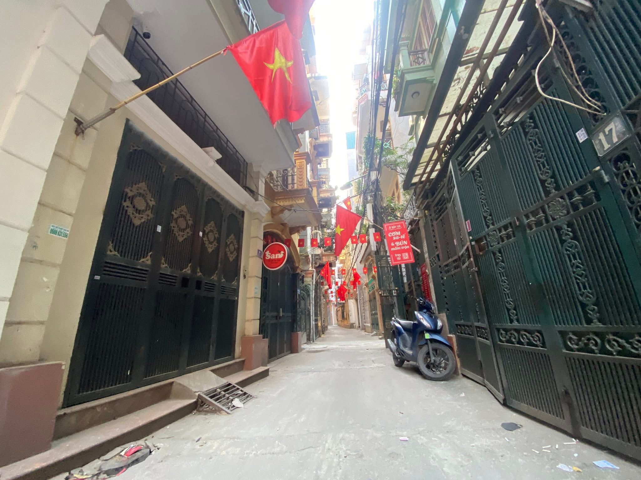 Nhà 5 tầng mặt tiền 5m tại Cầu Giấy, ngõ rộng, giá 9,6 tỷ