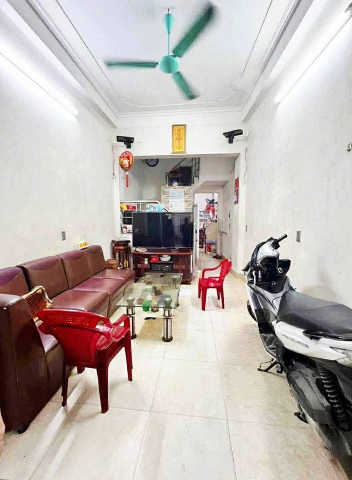 Bán nhà 3 tầng mặt đường Hoàng Văn Thụ, trung tâm Nam Định, 41m2, giá 2,86 tỷ