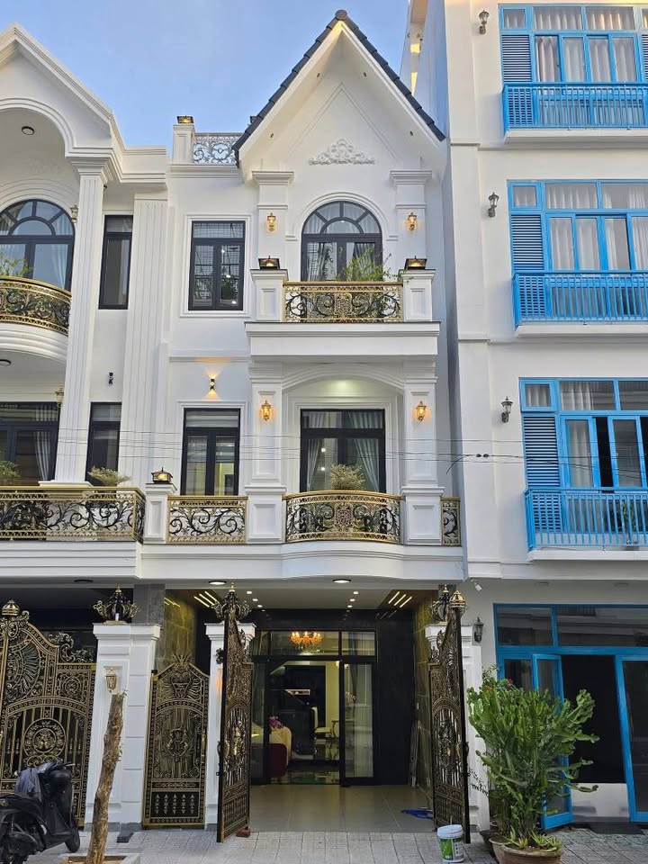 Biệt thự biển Hòa Minh, Đà Nẵng, 95m2, 3 mê đúc, full nội thất luxury, dòng tiền 25-35 triệu/tháng