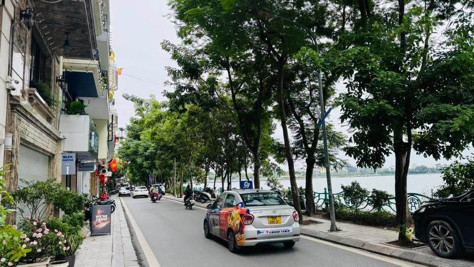 Nhà 7 tầng Hồ Tây dòng tiền khủng, ngõ ô tô tránh, view hồ vạn người mê