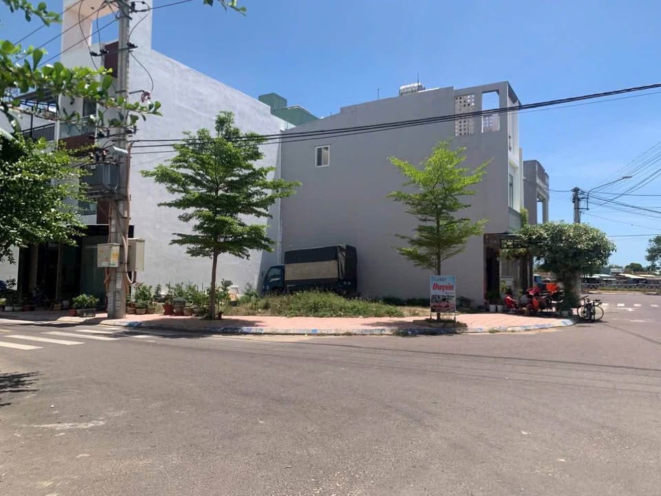 Cơ hội sở hữu lô đất góc duy nhất tại khu vực, tọa lạc tại vị trí đắc địa ngay ngã ba sông