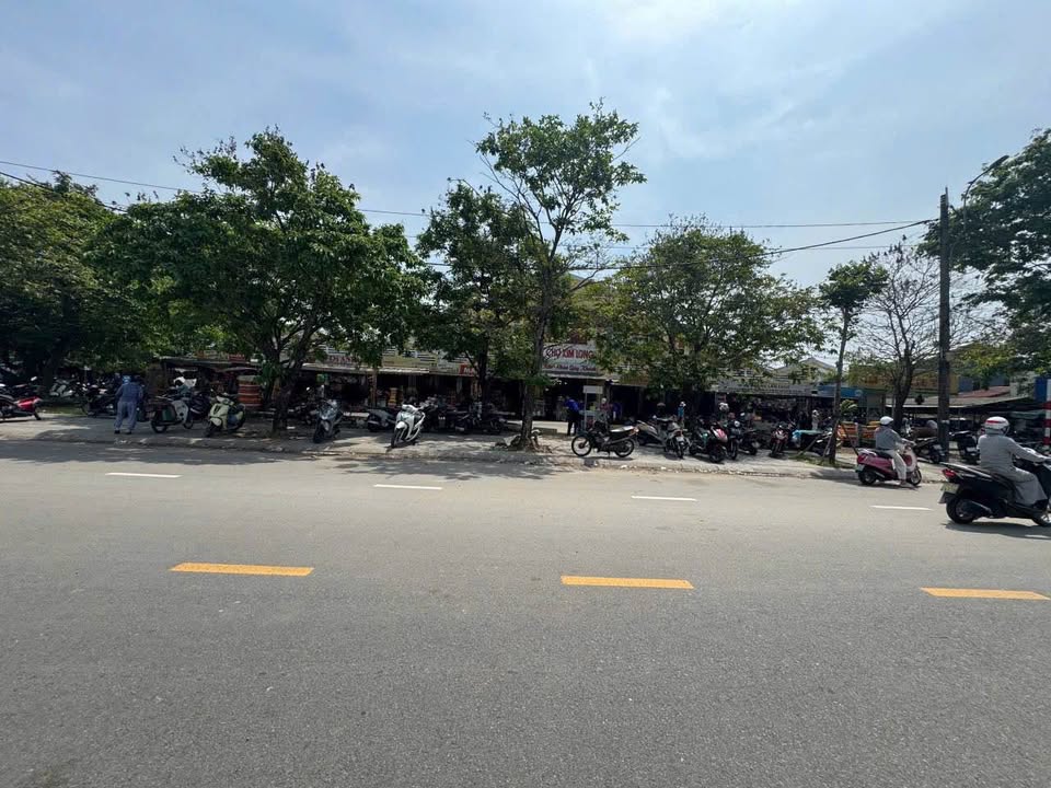 Đất Kim Long, đối diện chợ, 158m2, hướng Đông Nam, giá thương lượng