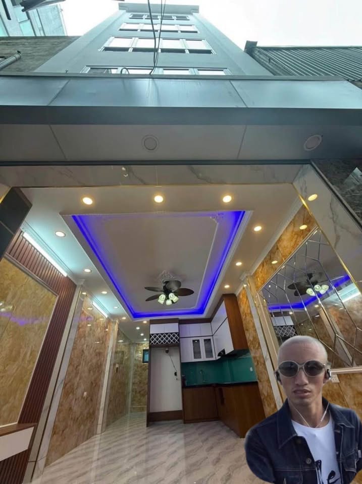 Căn nhà 6 tầng thang máy hiện đại, tọa lạc tại vị trí đắc địa