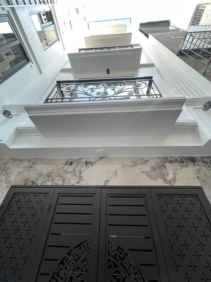 Nhà 7 tầng thang máy, 12 phòng khép kín, dòng tiền 60 triệu/tháng tại Khúc Thừa Dụ, Cầu Giấy