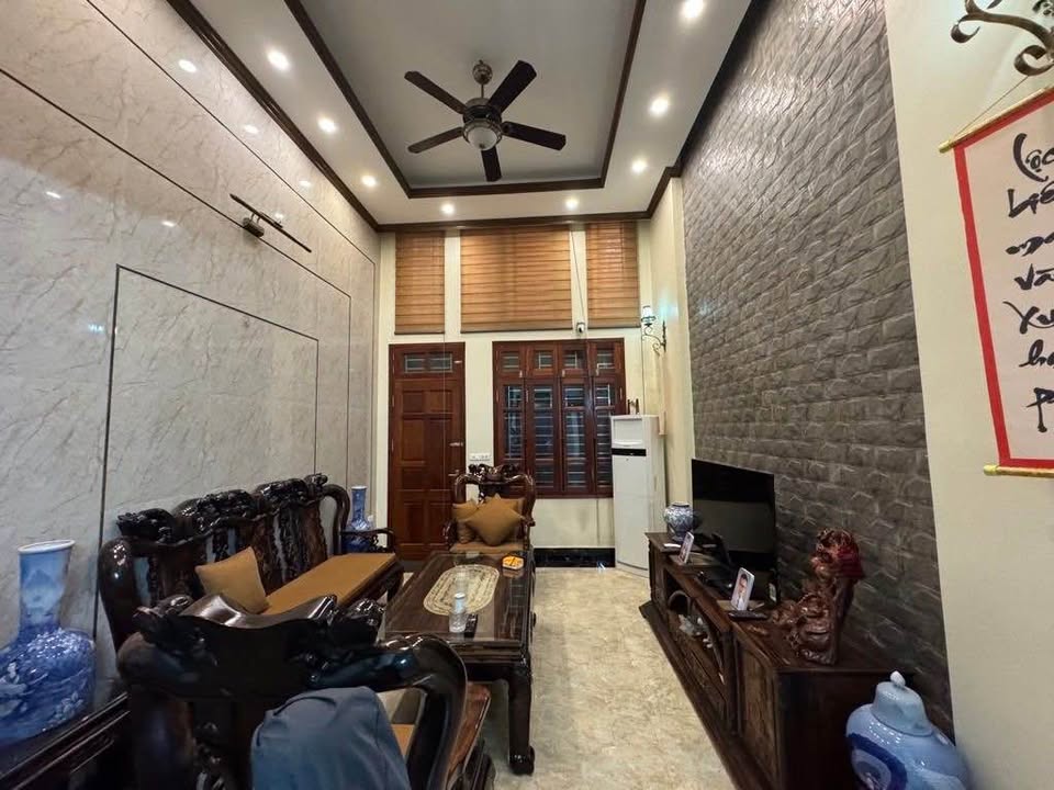 Nhà 3 tầng ngõ thông Tây Hồ 56m², mặt tiền 4.1m, giá nhỉnh 14 tỷ, sổ đỏ cất két