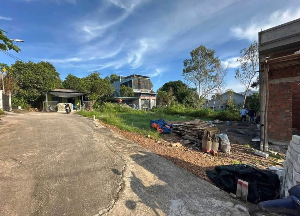 Đất kiệt ô tô út tịch 100m2, mặt tiền 8m, hướng Tây Nam, cơ hội đầu tư khó cưỡng