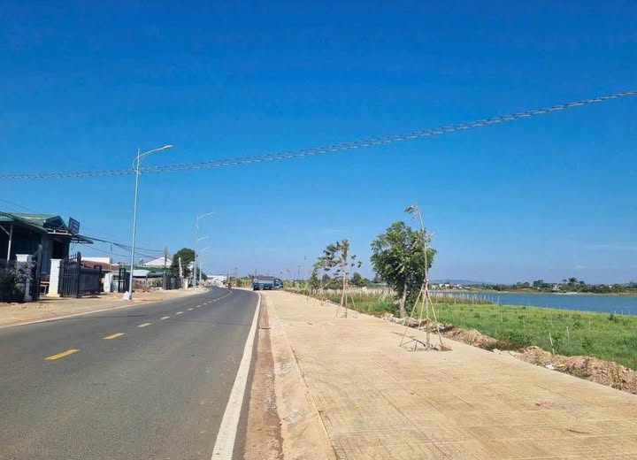 Đất 20m mặt tiền nhựa Liên Nghĩa, Đức Trọng, sổ sẵn, tách được, giá iu thương