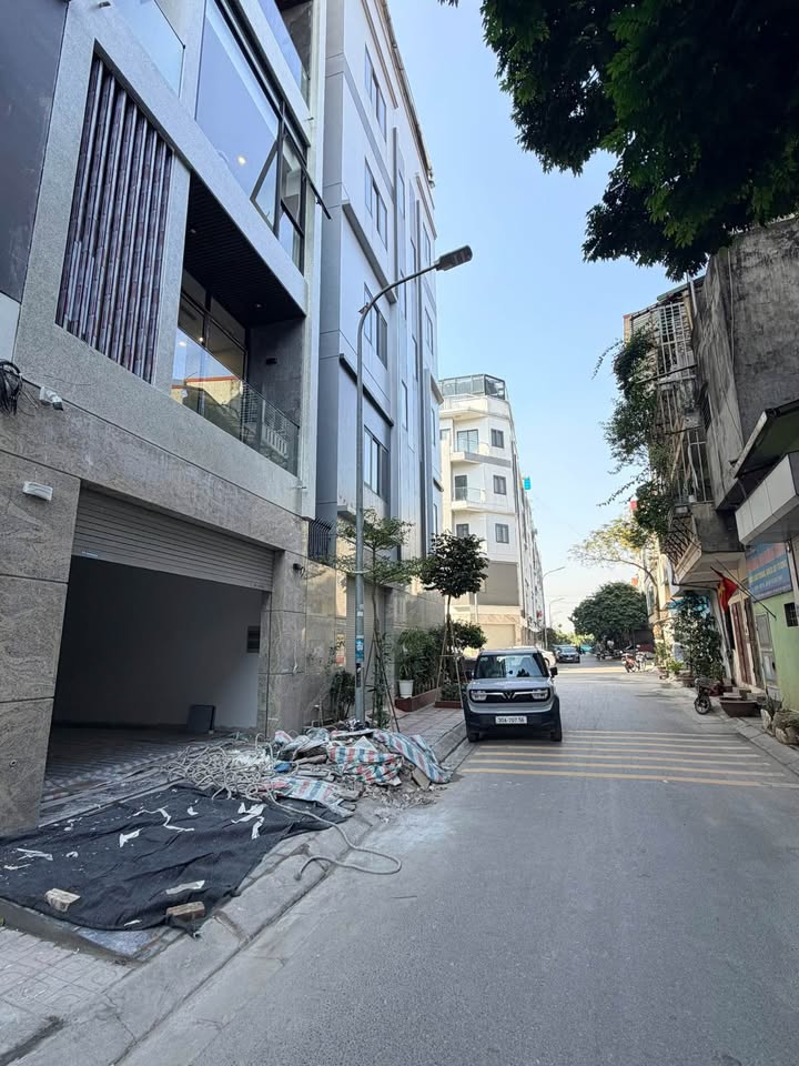 Liền kề Him Lam, 6 tầng thang máy, full nội thất, gara ô tô, chỉ 17,2 tỷ