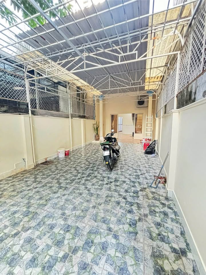 Cho thuê nhà 1 trệt 1 lầu, 3 phòng ngủ, có sân đậu ô tô tại đường Phạm Thế Hiển, Vũng Tàu