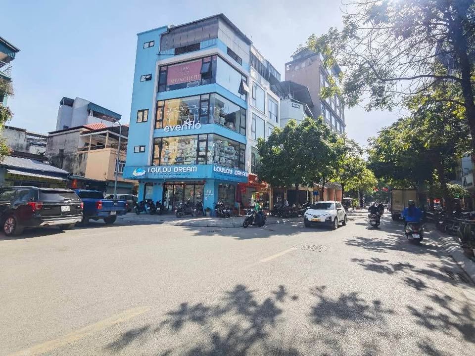 Nhà mặt phố Cầu Giấy - Kinh doanh sầm uất, hai mặt tiền