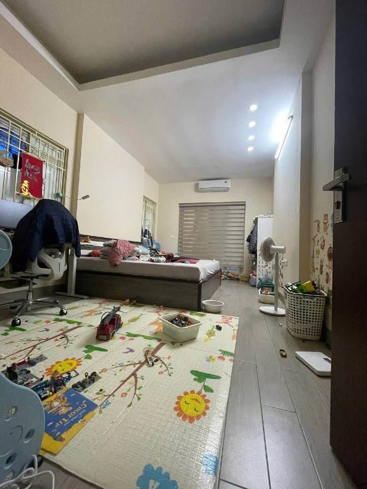 Nhà 5 tầng Cầu Giấy, mặt tiền 4,5m, ngõ thông Trần Thái Tông, giá chỉ 10,5 tỷ