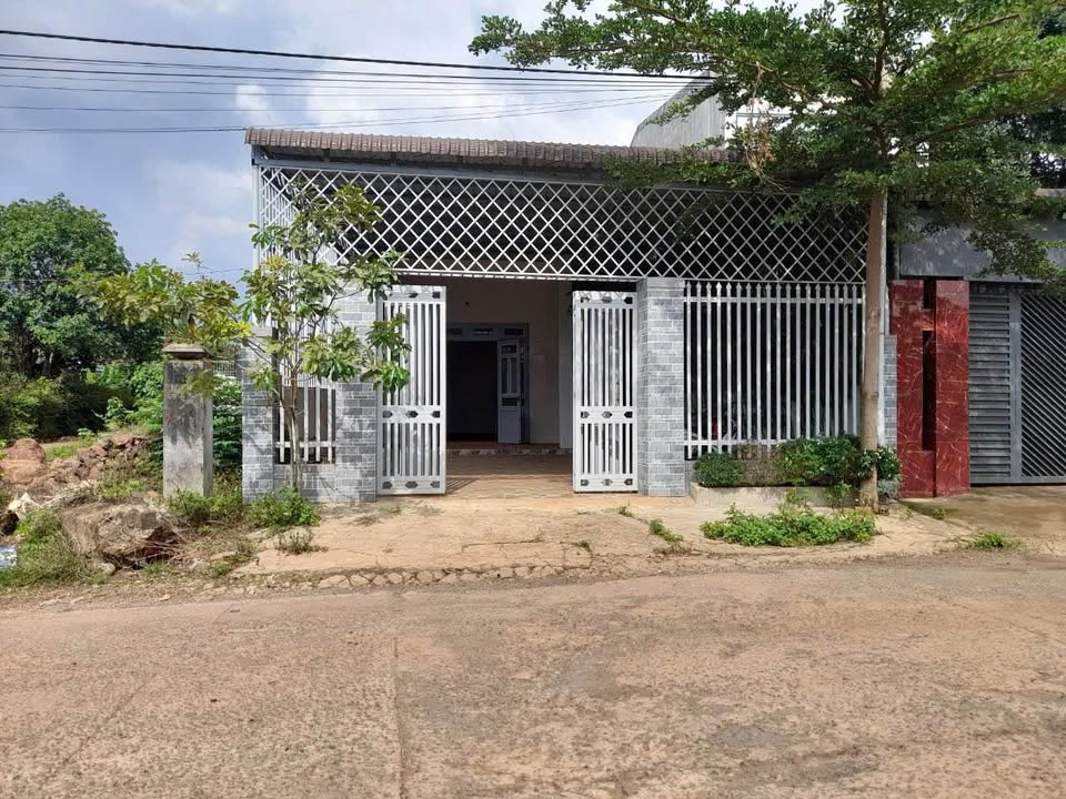 Nhà thô 7x25m - 2 ngủ, sân ô tô rộng, giá 1.75 tỷ - Buôn Ma Thuột