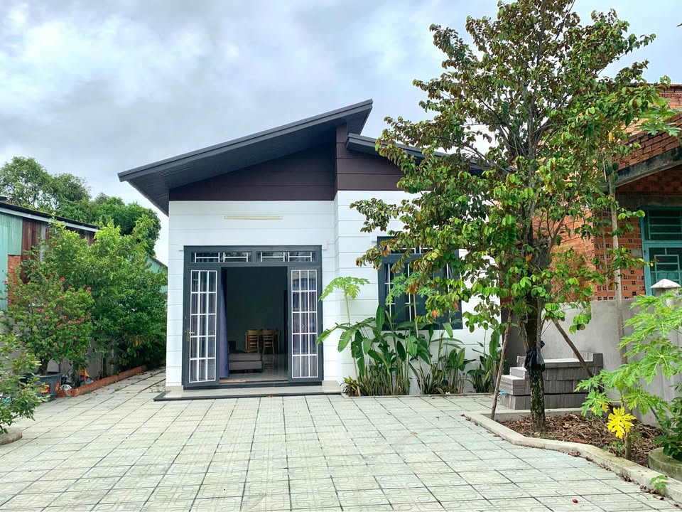 Nhà xinh 10x46m, sổ hồng riêng, vườn cây ăn quả, sẵn sàng đón chủ mới