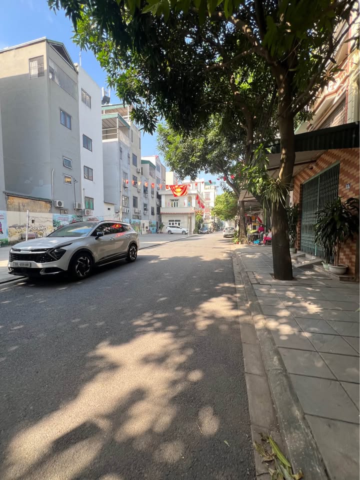 Nhà phân lô quân đội 918, 80m², mặt tiền 5m, view sân golf Long Biên