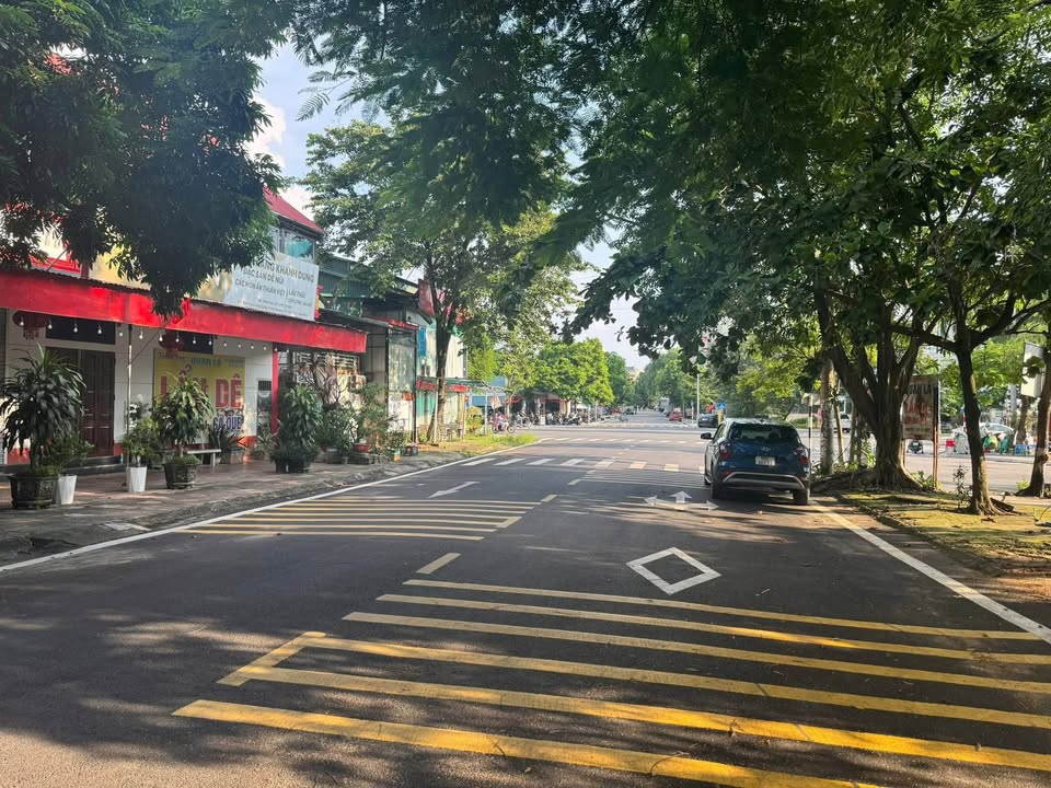 Bán đất mặt tiền đường Lạc Long Quân, 100m2, gần trường tiểu học Khai Quang, Vĩnh Phúc