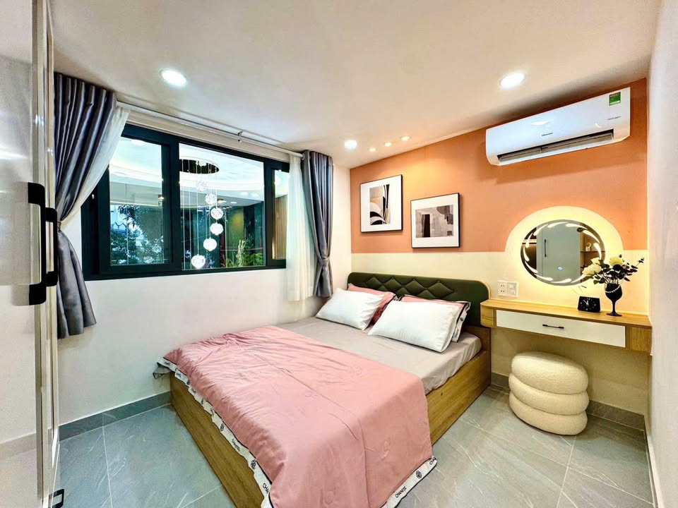 Gò Vấp - Nhà mặt tiền 6 tầng, ô tô ngủ trong nhà, gần đại học Công Nghiệp, giá chỉ 9.68 tỷ