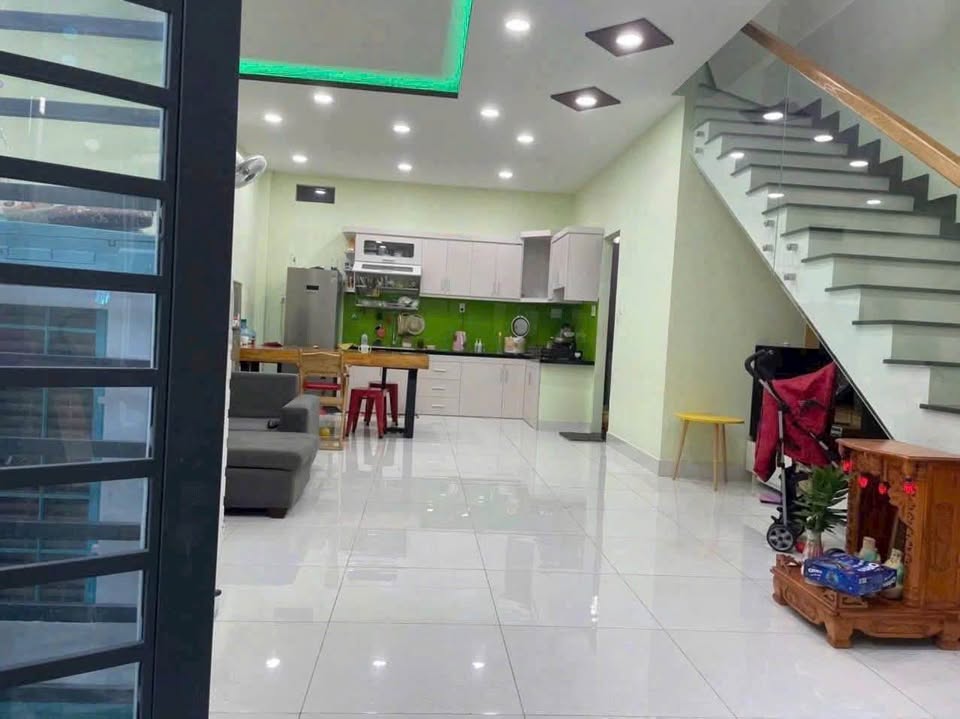 Nhà 1 trệt 1 lầu 57m² trung tâm Thủ Đức, giá 4,3 tỷ