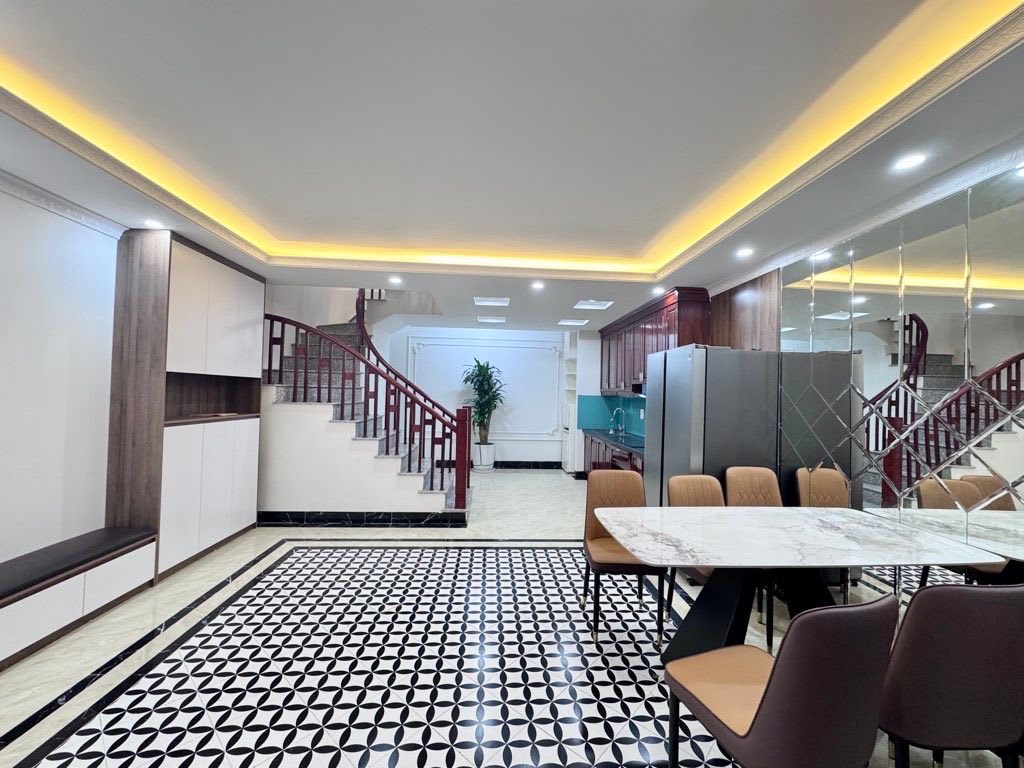 Nhà đẹp không tì vết, thiết kế hiện đại với 6 tầng và 4 phòng ngủ, tối ưu công năng sử dụng