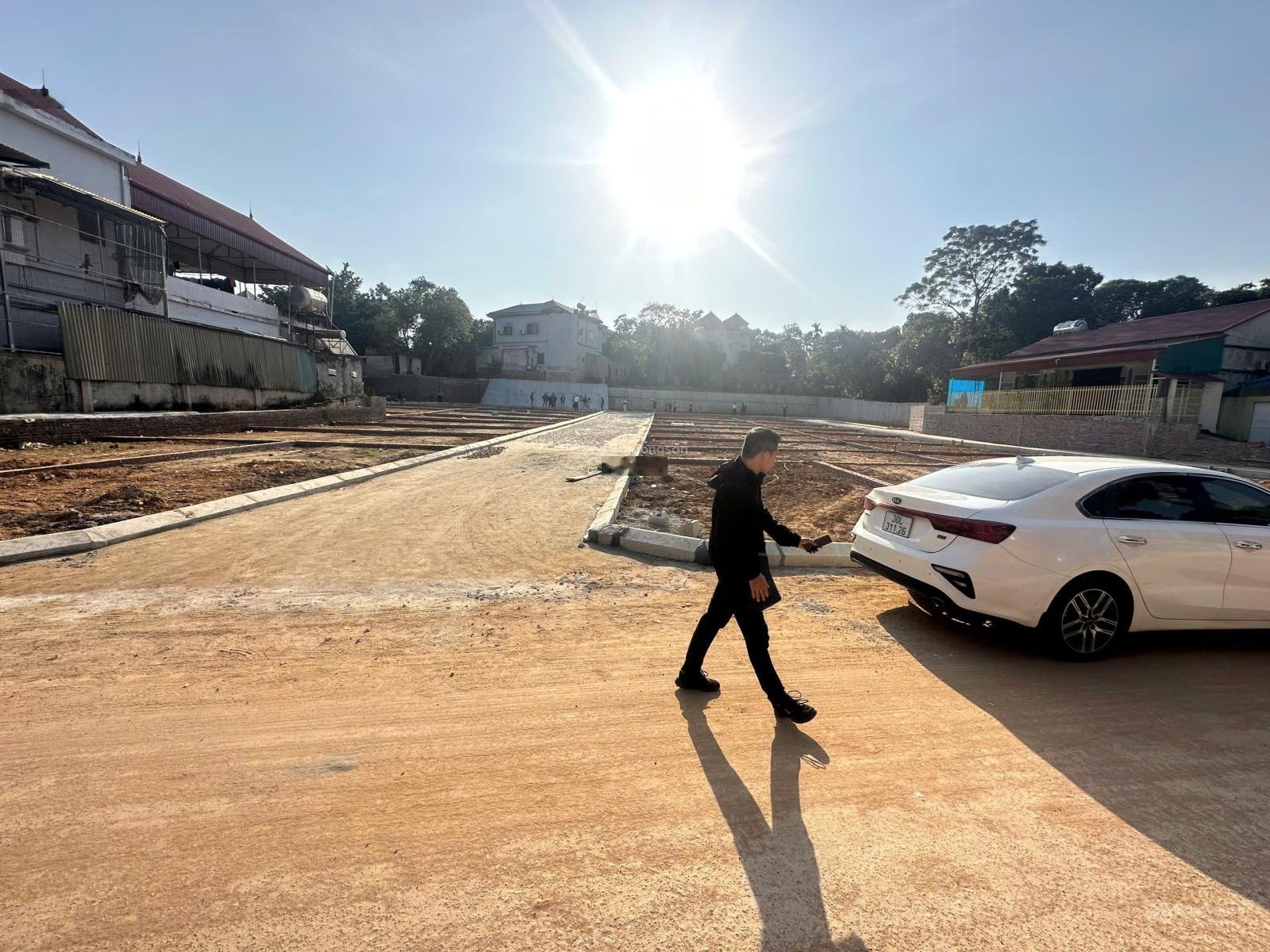 Cần bán gấp lô đất 2 mặt tiền tại phường Xuân Khanh,đường 2oto chỉ với giá 1,7tỷ sát trường đại học