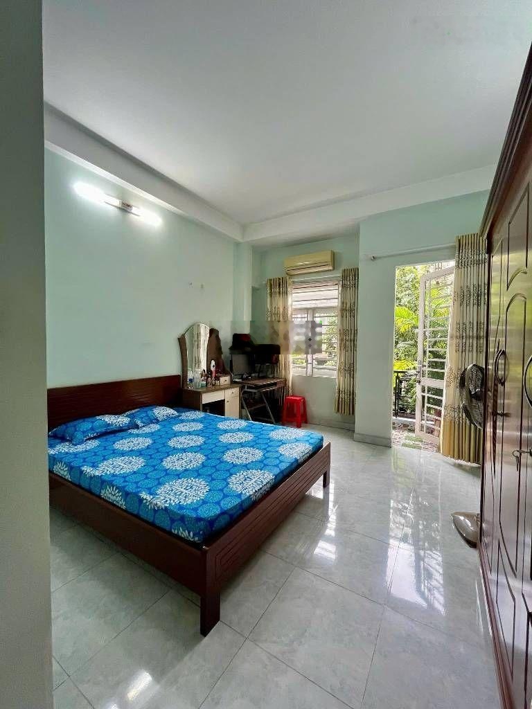 Ngay Lê Quang Định HXH 3 tầng BTCT gần mặt tiền 40m2 ngang 5m _ kinh doanh _5,6 tỉ TL