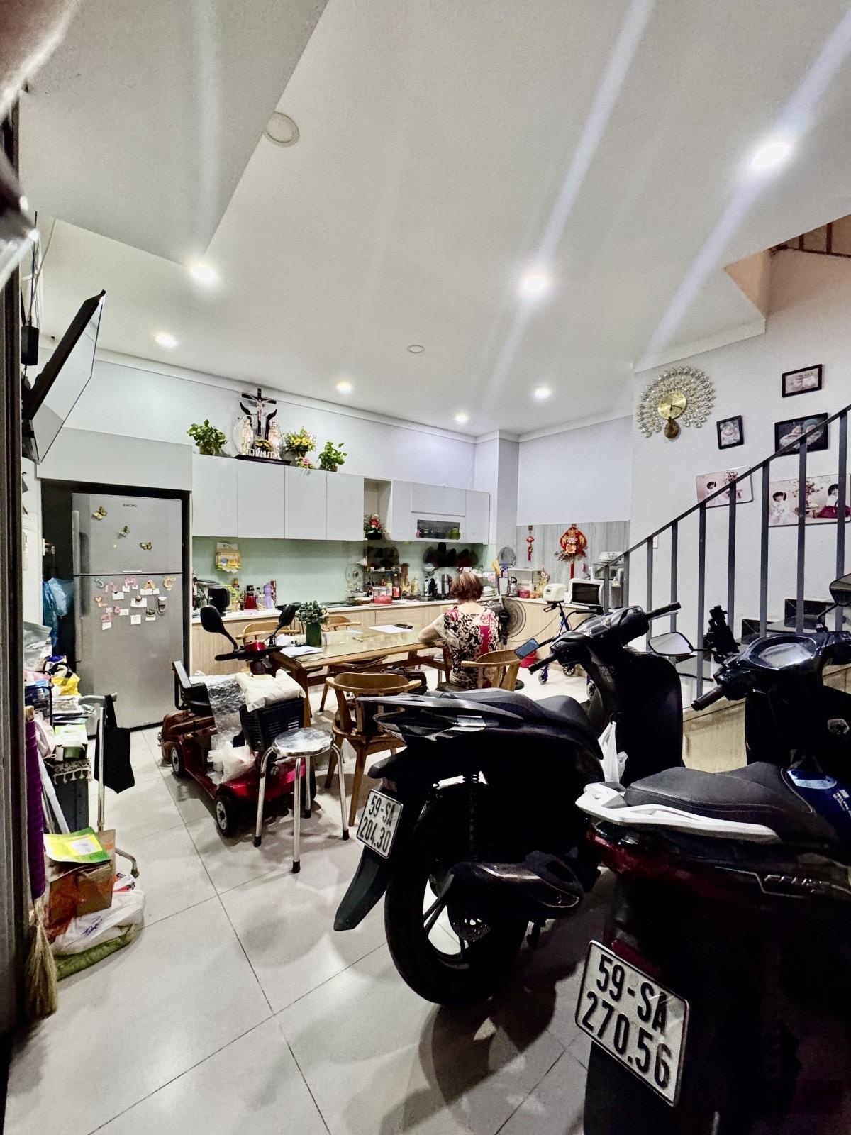 Siêu phẩm - gần chợ bà chiểu - đường trước nhà 5m - xe hơi đỗ cửa - sát mặt tiền phan văn trị