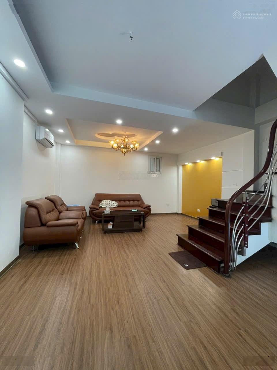 Bán nhà phân lô 95 phố Giang Văn Mịnh 45 m2 x 5T ô tô đỗ cổng nhà vào ở luôn giá 12,7 tỷ ra phố 50m