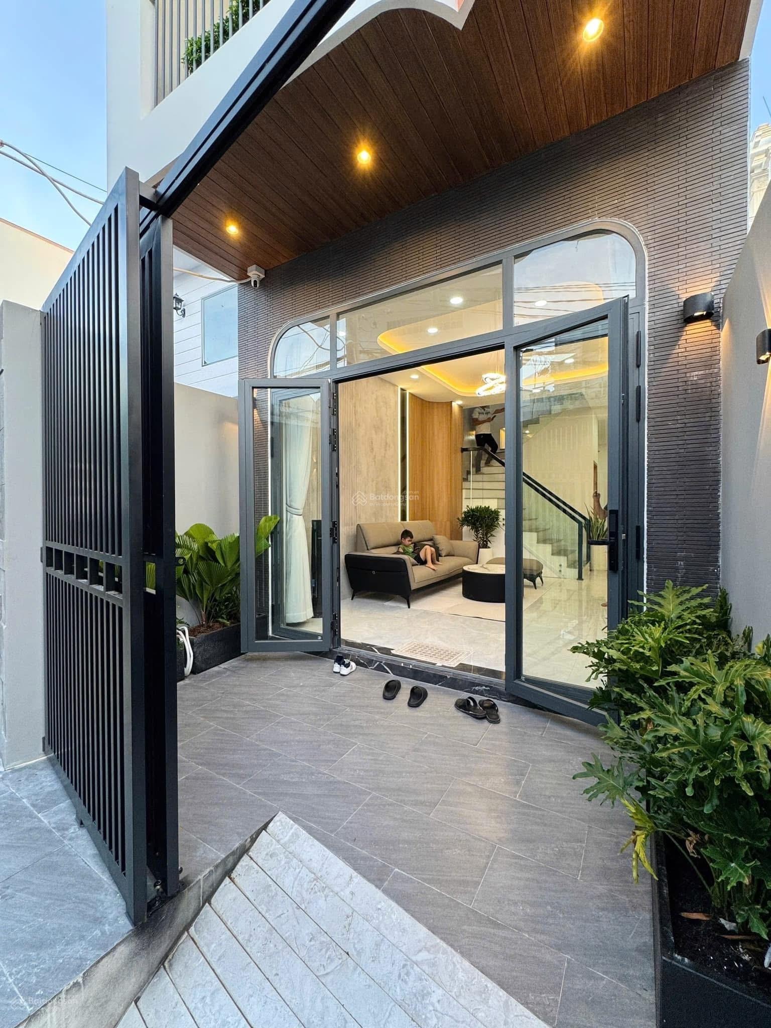 Cần bán nhà mới thiết kế hiện đại 1TY680