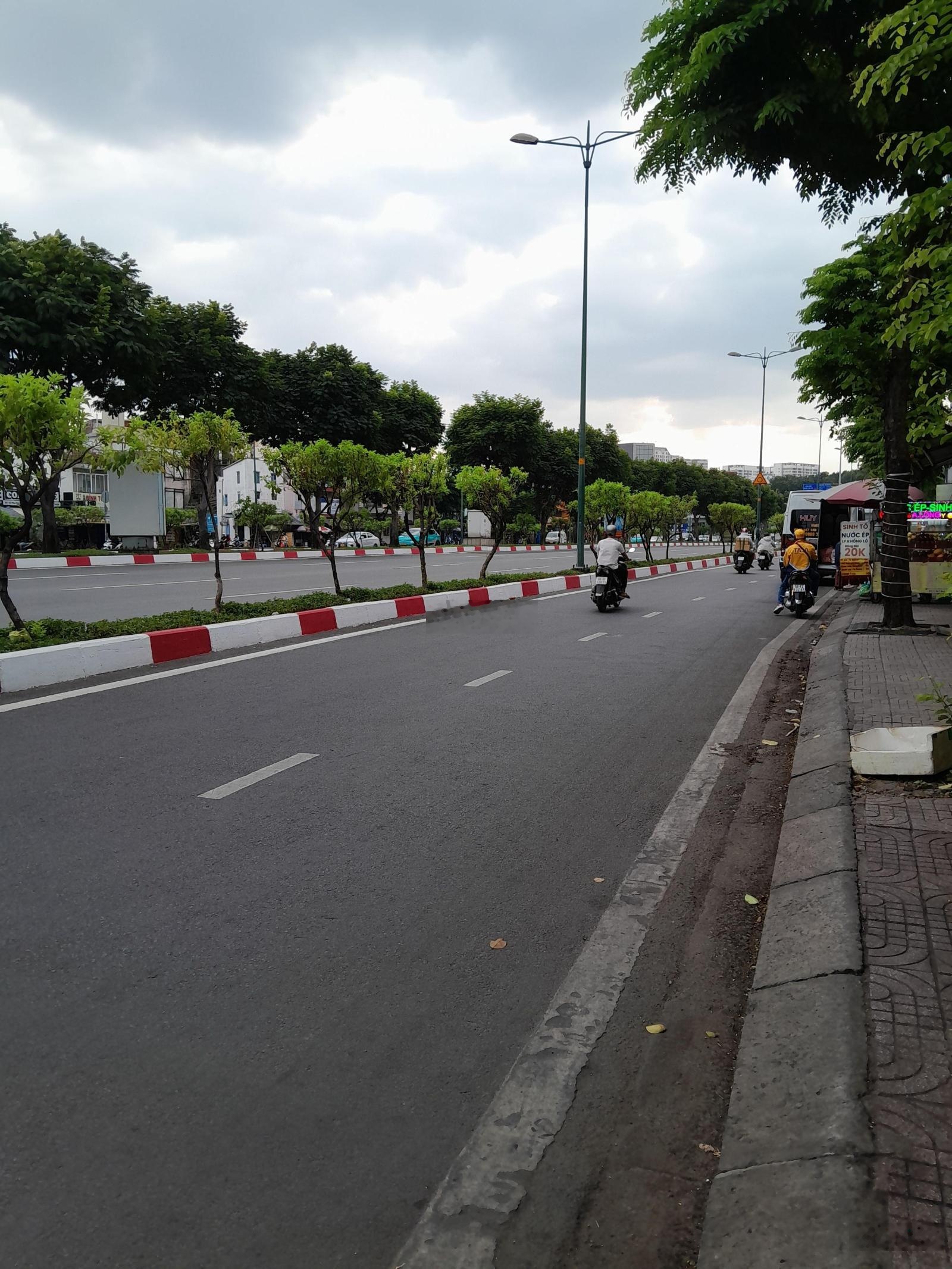 Bán nhà định cư phạm văn đồng p3 gò vấp chỉ 4 tỷ sổ hồng nở hậu công chứng ngay