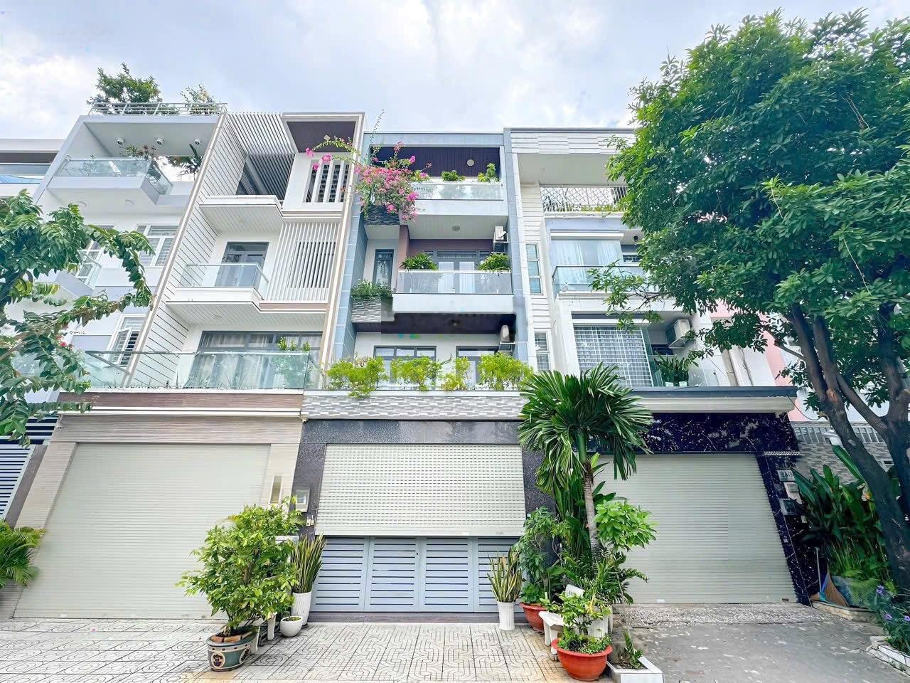 2 tỷ 950 bán nhà sư vạn hạnh, quận 10 - khu vip - hẻm oto - tặng full nội thất - kinh doanh cực tot